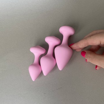 Набір анальних пробок з силікону FeelzToys Bibi Butt Pink (3 см, 3,5 см, 4 см) - фото