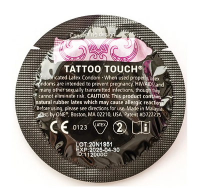 Презерватив із рельєфним малюнком ONE Tattoo Touch blue (1 шт) - фото