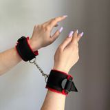 Наручники з хутром Intimka Intimka red/black