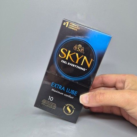Безлатексні преміум-презервативи SKYN Extra Lube 10 шт - фото