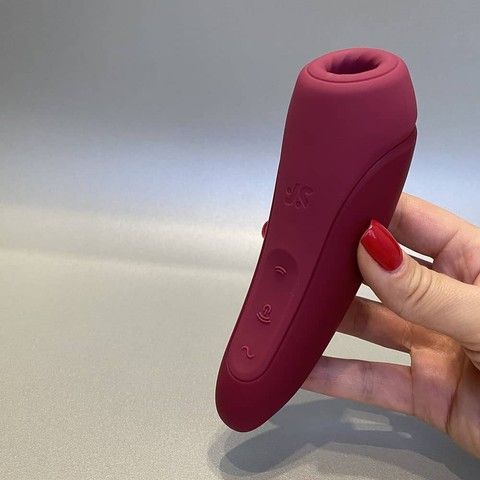 Вакуумний кліторальний смарт-стимулятор Satisfyer Curvy 1 + Rose Red - фото