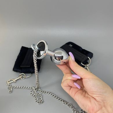Анальна пробка Art of Sex Handcuffs with Metal Anal Plug size M Black з наручниками 3,4 см - фото