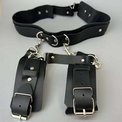 Кожаный пояс с наручниками Art of Sex Kasta черный XS-M - фото