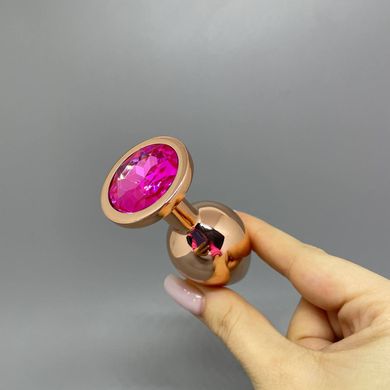 Анальна пробка з кристалом Wooomy Tralalo Rose Gold Metal Plug MAGENTA M (3,4 см) - фото