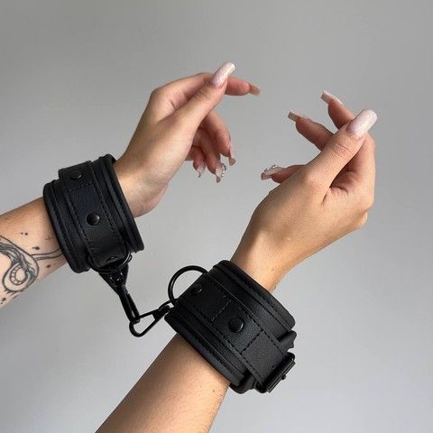 Наручники полиуретановые Intimka Locked in Desire черные