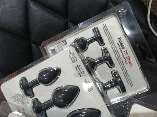 Набор анальных пробок (3,5; 4; 4,5 см) BMS Roses Til&rsquo; Dawn Silicone Anal Plug Kit Starter Kit Black (повреждена упаковка) - фото