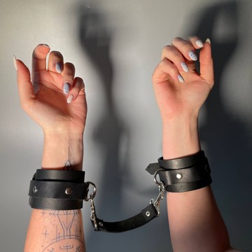 Шкіряні наручники Feral Feelings Hand Restraints чорні - фото