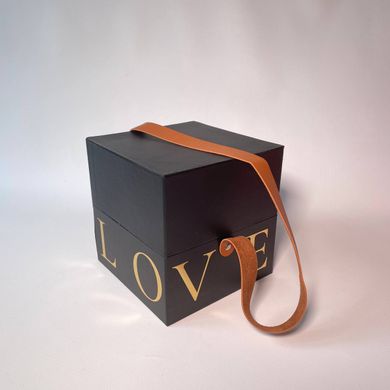 Подарочная коробка с ручкой LOVE черная, S - фото