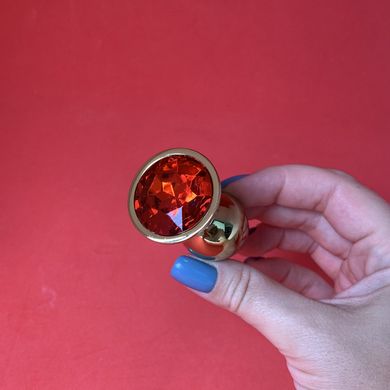 Золотая анальная пробка с красным кристаллом (2,8 см) - фото