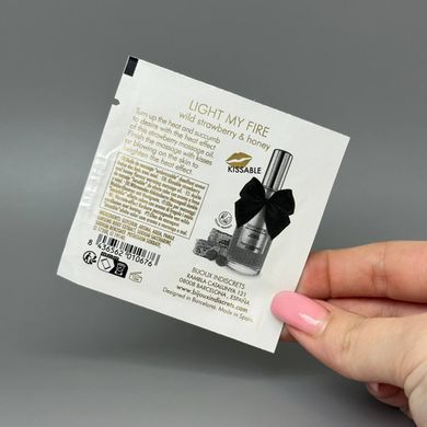 Саше разогревающее масло Bijoux Indiscrets Light my Fire Wild Strawberry & Honey (2 мл)