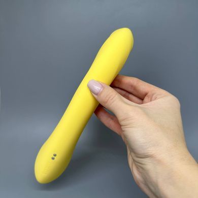 Вібратор з вакуумною стимуляцією + підігрів KissToy A-King Pro Yellow - фото