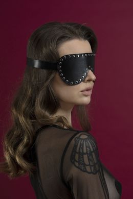 Кожаная маска на глаза с заклепками Feral Feelings Blindfold черная
