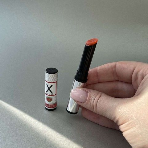 Стимулирующий бальзам для губ унисекс Sensuva X on the Lips с феромонами клубника (2 г) - фото