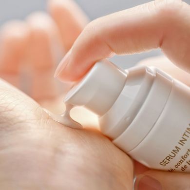 Зволожувальна сироватка для інтимної зони YESforLOV Intimate Serum 30 мл - фото