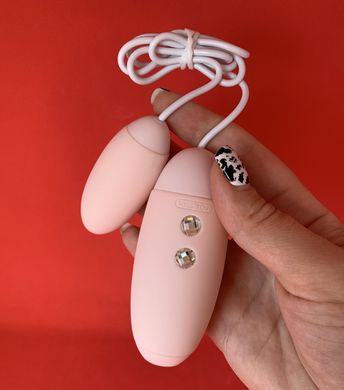Вакуумный стимулятор клитора с виброяйцом KissToy Miss VV Pink - фото