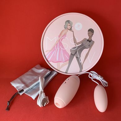 Вакуумный стимулятор клитора с виброяйцом KissToy Miss VV Pink - фото