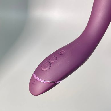 Womanizer OG Aubergine - вакуумный вагинально-клиторальный стимулятор - фото
