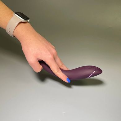 Womanizer OG Aubergine - вакуумний вагінально-кліторальний стимулятор - фото