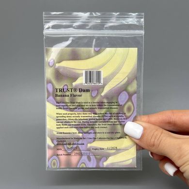 Салфетка латексная для римминга и орального секса TRUST Latex Dental Dam Banana со вкусом банана - фото