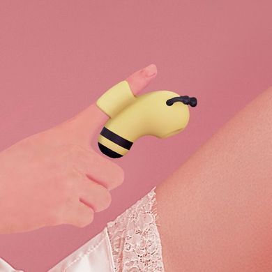 KisToy CuteVibe Beebe - вакуумний стимулятор на палець з мікрострумом бджілка Yellow - фото