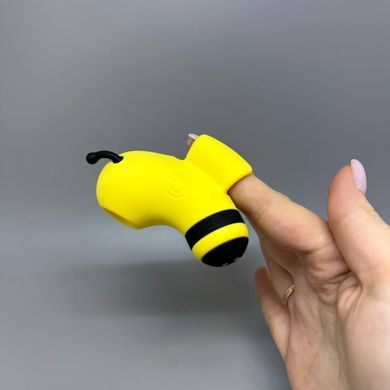 KisToy CuteVibe Beebe - вакуумний стимулятор на палець з мікрострумом бджілка Yellow - фото