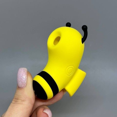 KisToy CuteVibe Beebe - вакуумний стимулятор на палець з мікрострумом бджілка Yellow - фото