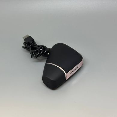 Satisfyer Love Triangle - вакуумний смарт-стимулятор клітора Black - фото