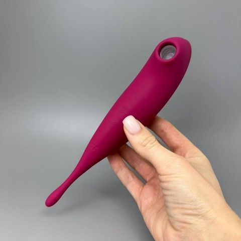 Satisfyer Twirling Pro+ dark red - вакуумний смарт-вібратор  - фото