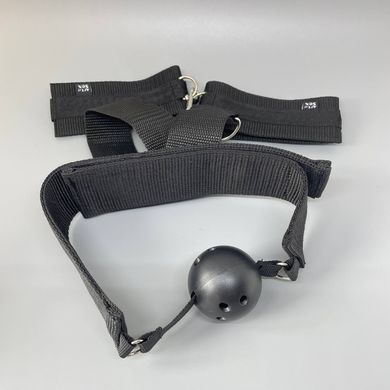 Кляп БДСМ с пластиковым шаром и наручниками Art of Sex Handcuffed Gag черный - фото